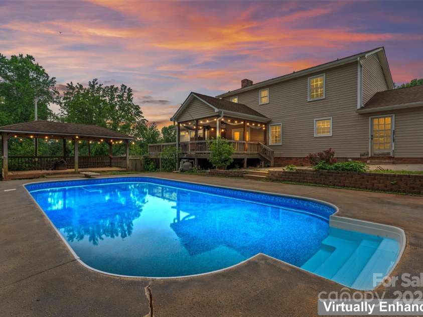 1724 Windy Rush Lane, Gastonia, NC 28054.  MLS# CAR4259446, YatesRealty ID 26211. 