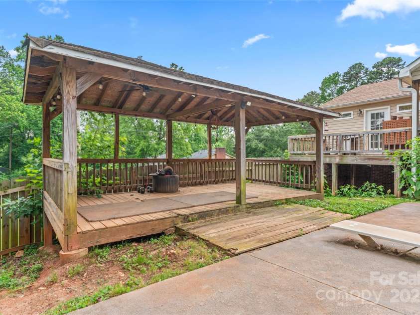 1724 Windy Rush Lane, Gastonia, NC 28054.  MLS# CAR4259446, YatesRealty ID 26211. 
