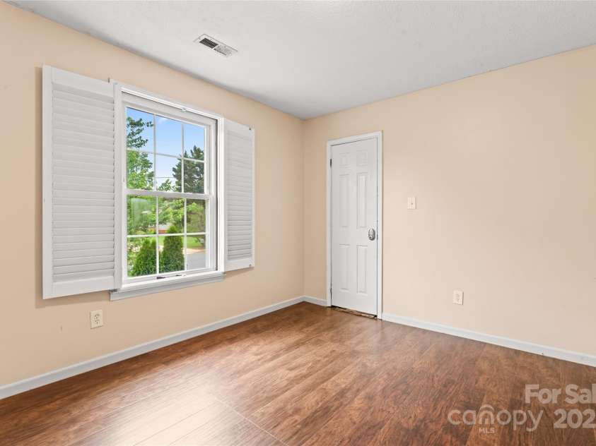 1724 Windy Rush Lane, Gastonia, NC 28054.  MLS# CAR4259446, YatesRealty ID 26211. 