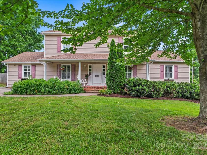 1724 Windy Rush Lane, Gastonia, NC 28054.  MLS# CAR4259446, YatesRealty ID 26211. 