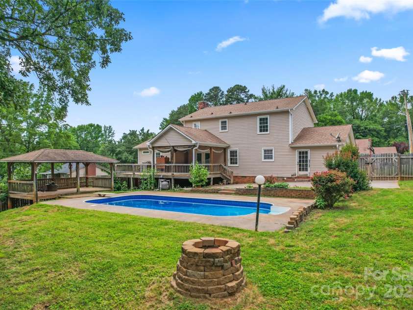 1724 Windy Rush Lane, Gastonia, NC 28054.  MLS# CAR4259446, YatesRealty ID 26211. 