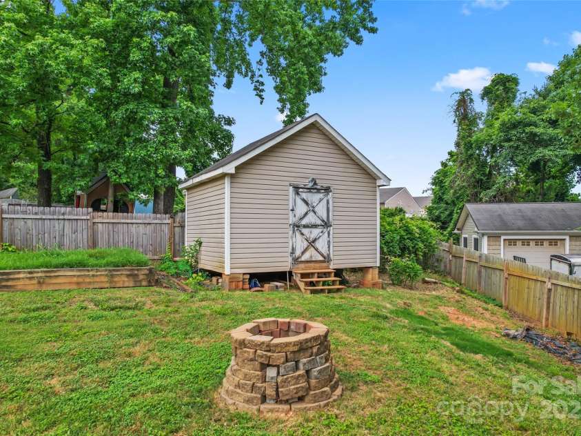 1724 Windy Rush Lane, Gastonia, NC 28054.  MLS# CAR4259446, YatesRealty ID 26211. 