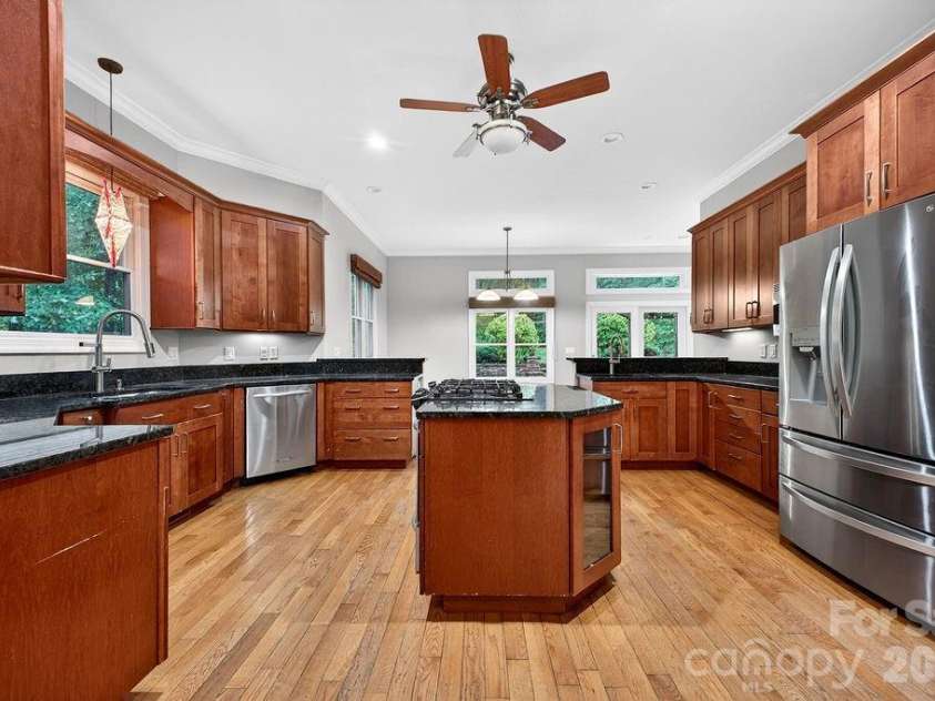 94 Oak Hollow Drive, Asheville, NC 28805.  MLS# CAR4386463, YatesRealty ID 26212. Kitchen