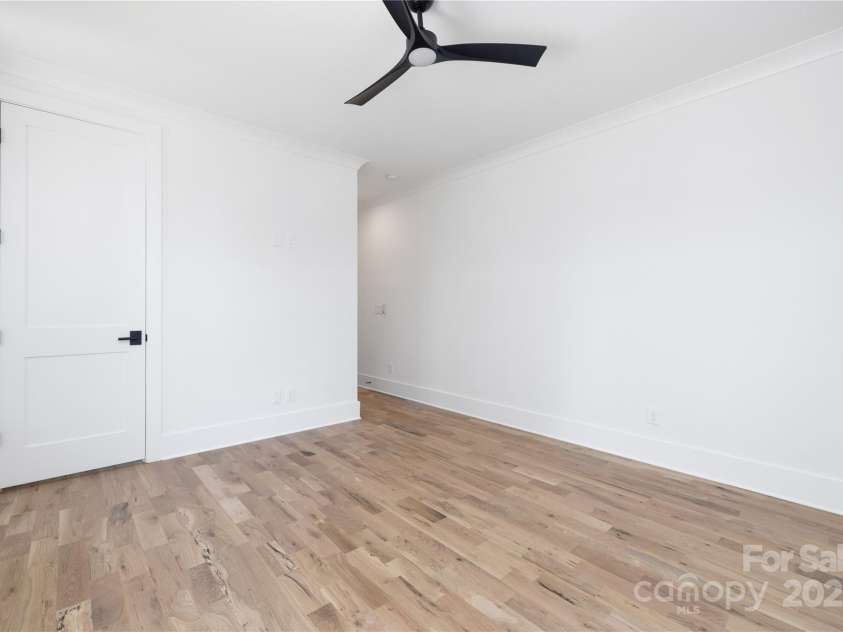 816 Tennyson Drive, Charlotte, NC 28208.  MLS# CAR4251095, YatesRealty ID 26215. 
