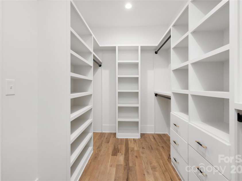 816 Tennyson Drive, Charlotte, NC 28208.  MLS# CAR4251095, YatesRealty ID 26215. 