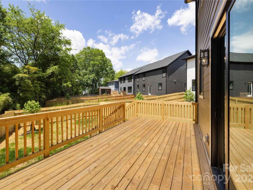 816 Tennyson Drive, Charlotte, NC 28208.  MLS# CAR4251095, YatesRealty ID 26215. 