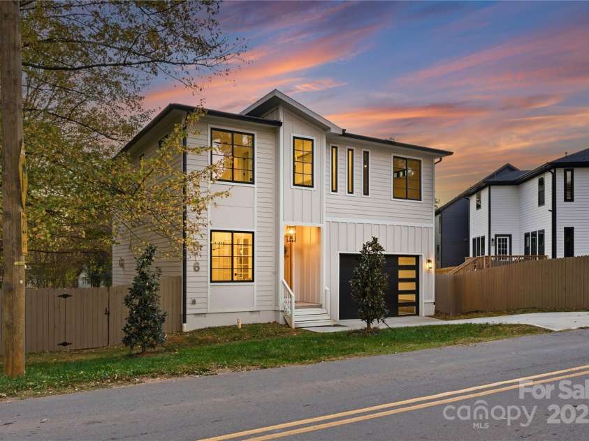 816 Tennyson Drive, Charlotte, NC 28208.  MLS# CAR4322990, YatesRealty ID 26215. 