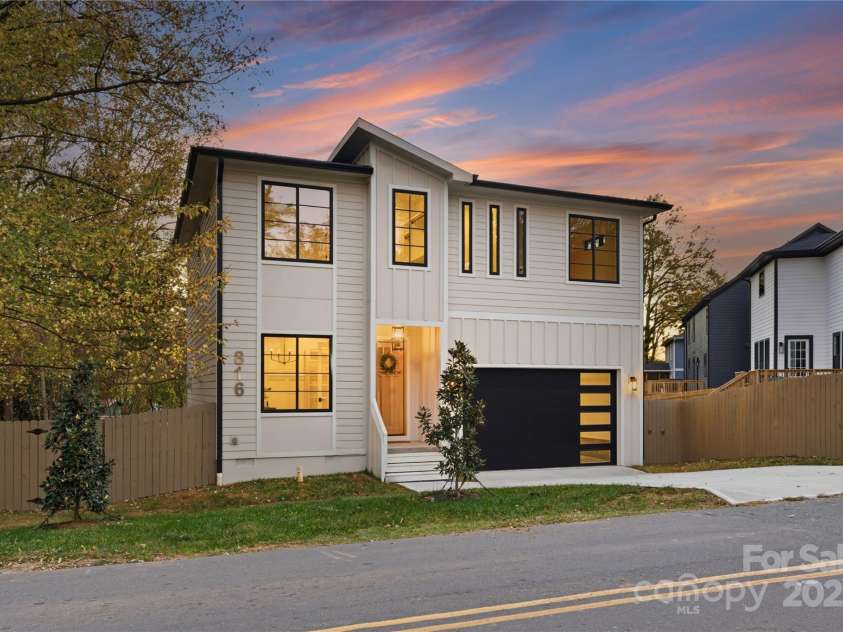 816 Tennyson Drive, Charlotte, NC 28208.  MLS# CAR4322990, YatesRealty ID 26215. 