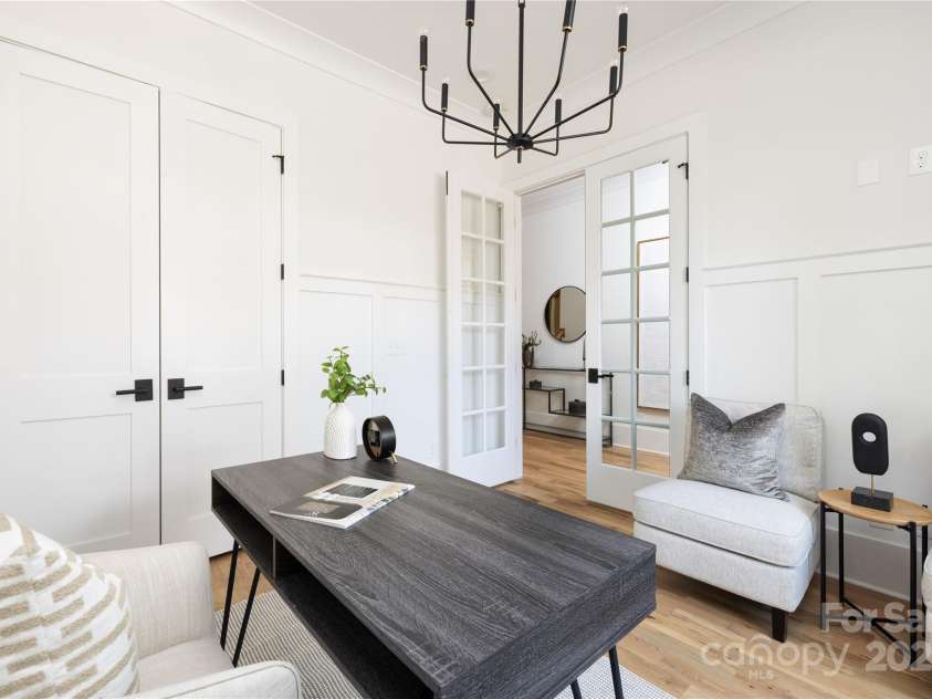 816 Tennyson Drive, Charlotte, NC 28208.  MLS# CAR4322990, YatesRealty ID 26215. 