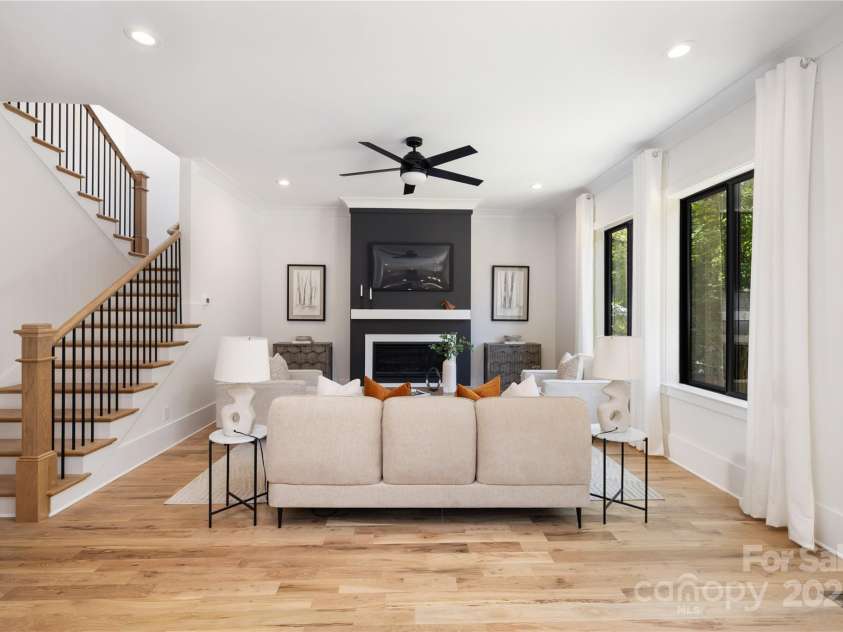 816 Tennyson Drive, Charlotte, NC 28208.  MLS# CAR4322990, YatesRealty ID 26215. 