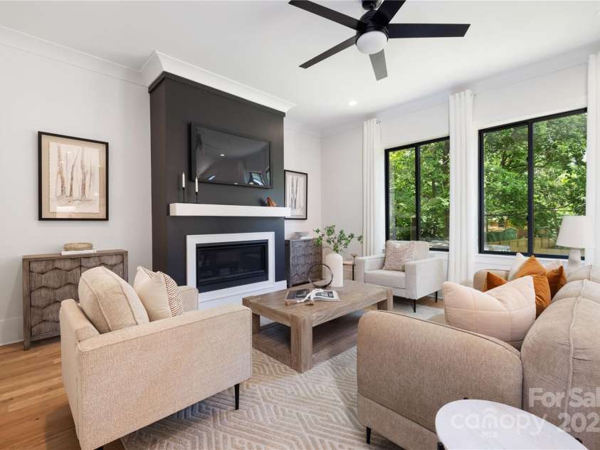 816 Tennyson Drive, Charlotte, NC 28208.  MLS# CAR4322990, YatesRealty ID 26215. 