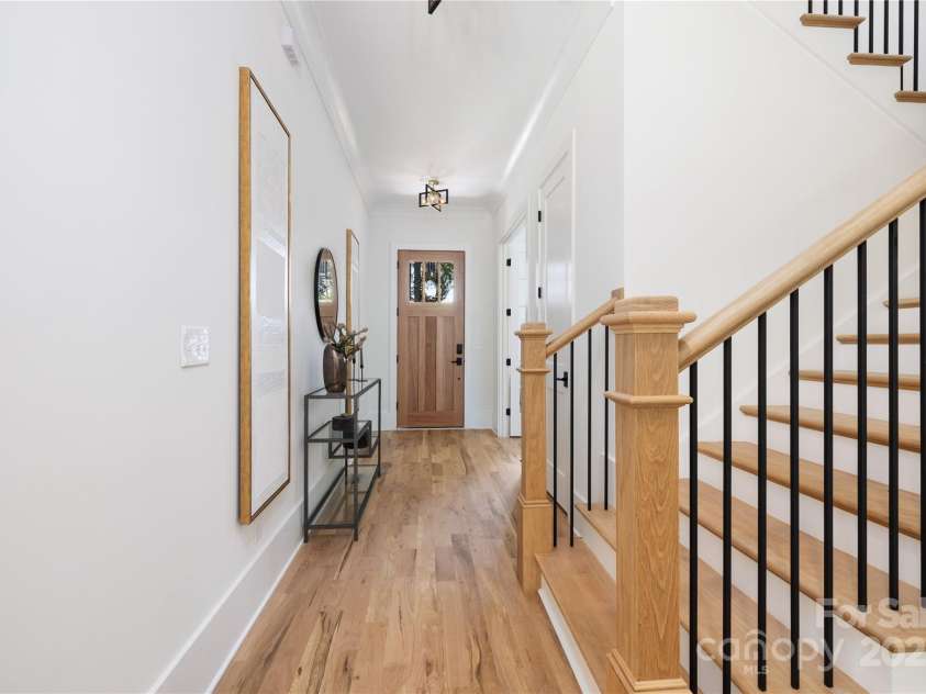 816 Tennyson Drive, Charlotte, NC 28208.  MLS# CAR4322990, YatesRealty ID 26215. 