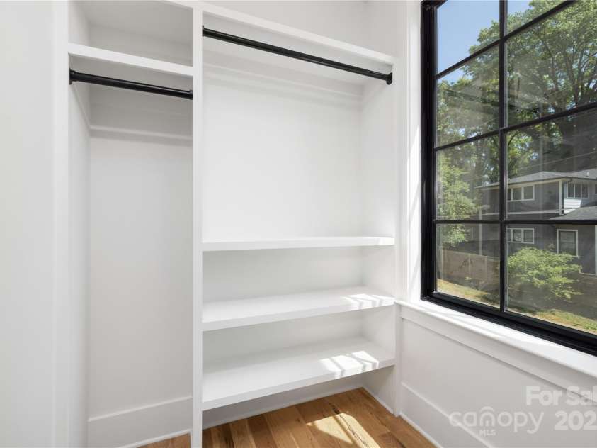 816 Tennyson Drive, Charlotte, NC 28208.  MLS# CAR4322990, YatesRealty ID 26215. 