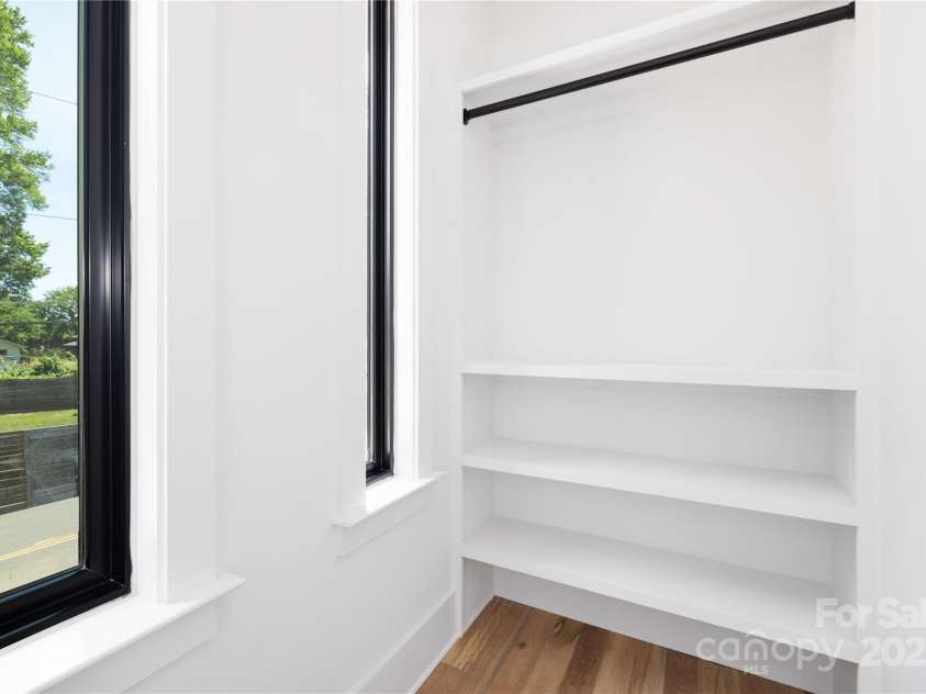 816 Tennyson Drive, Charlotte, NC 28208.  MLS# CAR4322990, YatesRealty ID 26215. 