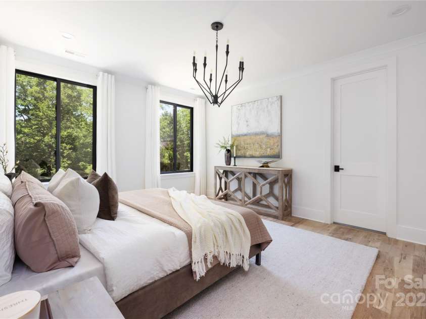 816 Tennyson Drive, Charlotte, NC 28208.  MLS# CAR4322990, YatesRealty ID 26215. 