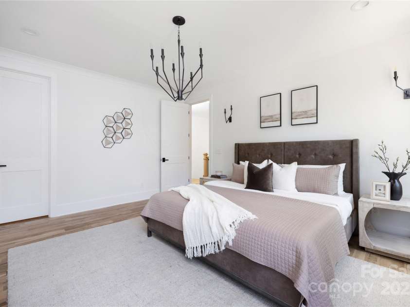 816 Tennyson Drive, Charlotte, NC 28208.  MLS# CAR4322990, YatesRealty ID 26215. 