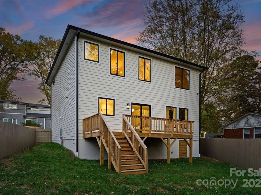 816 Tennyson Drive, Charlotte, NC 28208.  MLS# CAR4322990, YatesRealty ID 26215. 