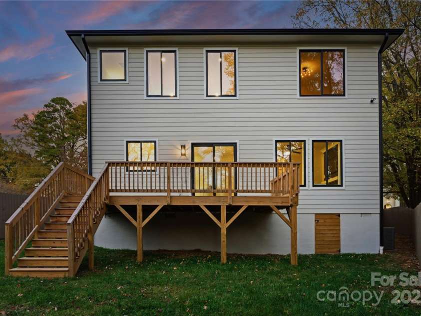 816 Tennyson Drive, Charlotte, NC 28208.  MLS# CAR4322990, YatesRealty ID 26215. 