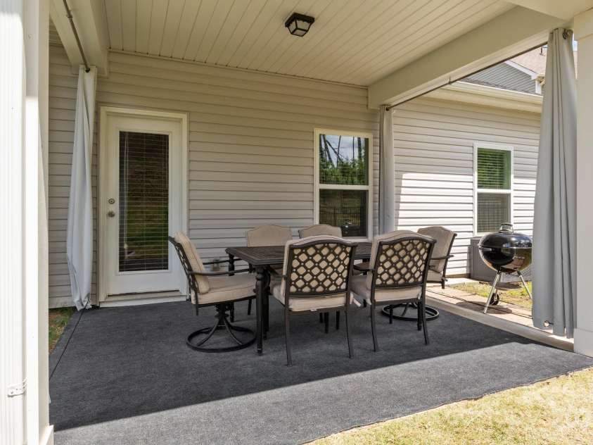 7604 Tanglewood Way, Denver, NC 28037.  MLS# CAR4258922, YatesRealty ID 26216. Covered Patio
