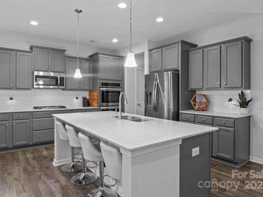 7604 Tanglewood Way, Denver, NC 28037.  MLS# CAR4258922, YatesRealty ID 26216. Island Bar