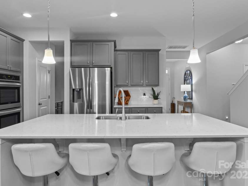 7604 Tanglewood Way, Denver, NC 28037.  MLS# CAR4258922, YatesRealty ID 26216. Island Bar