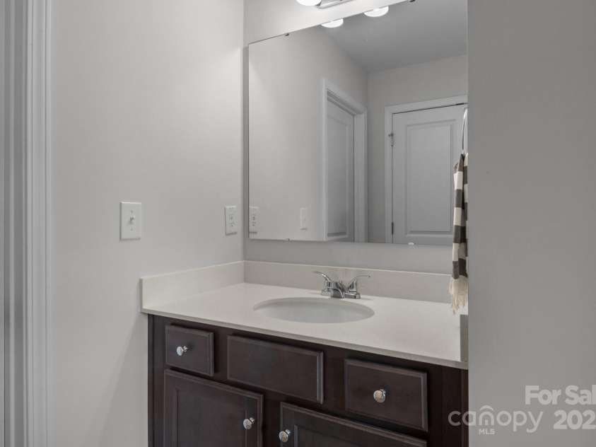 7604 Tanglewood Way, Denver, NC 28037.  MLS# CAR4258922, YatesRealty ID 26216. Jack and Jill Bath