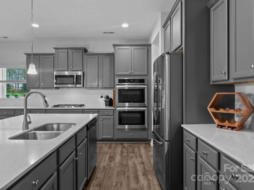 7604 Tanglewood Way, Denver, NC 28037.  MLS# CAR4258922, YatesRealty ID 26216. Kitchen