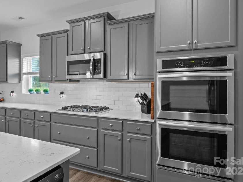 7604 Tanglewood Way, Denver, NC 28037.  MLS# CAR4258922, YatesRealty ID 26216. Kitchen