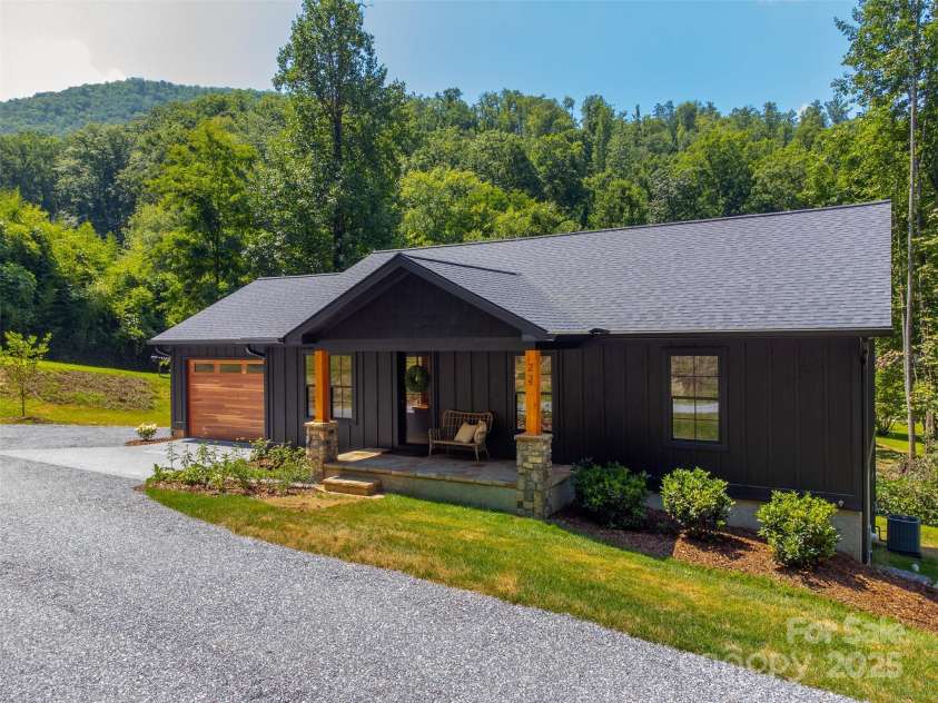 22 Crossing Lane, Sylva, NC 28779.  MLS# CAR4281247, YatesRealty ID 26217. 