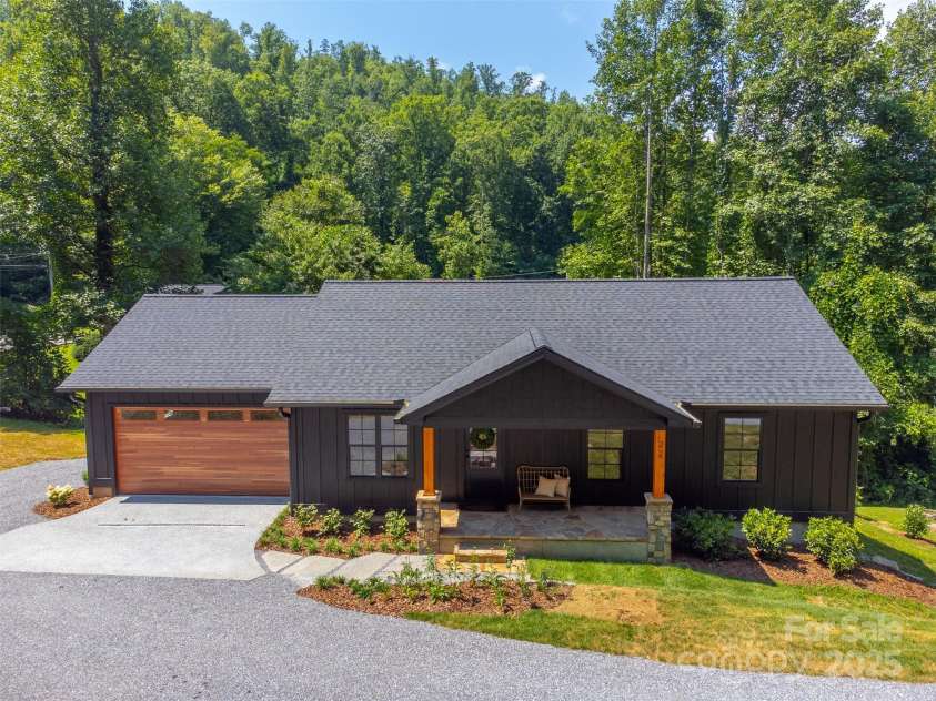 22 Crossing Lane, Sylva, NC 28779.  MLS# CAR4281247, YatesRealty ID 26217. 