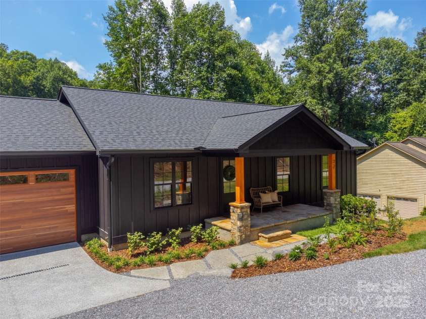 22 Crossing Lane, Sylva, NC 28779.  MLS# CAR4281247, YatesRealty ID 26217. 