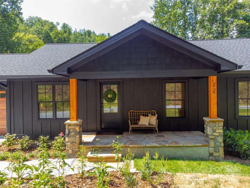 22 Crossing Lane, Sylva, NC 28779.  MLS# CAR4281247, YatesRealty ID 26217. 