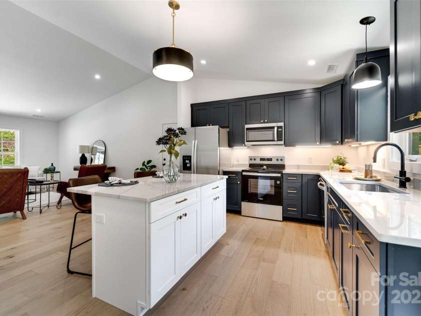 22 Crossing Lane, Sylva, NC 28779.  MLS# CAR4281247, YatesRealty ID 26217. 