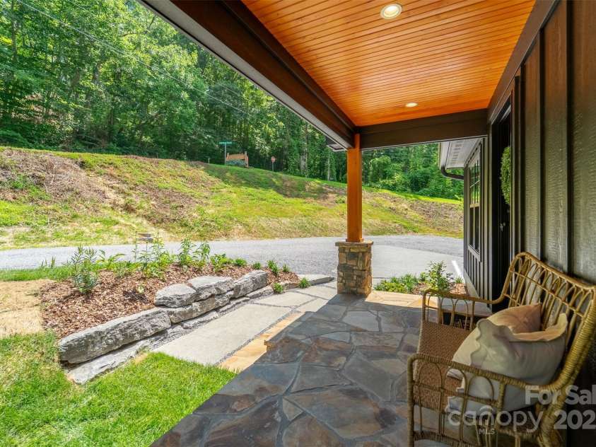 22 Crossing Lane, Sylva, NC 28779.  MLS# CAR4281247, YatesRealty ID 26217. 