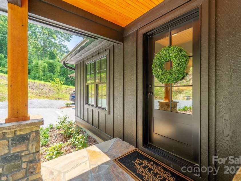 22 Crossing Lane, Sylva, NC 28779.  MLS# CAR4281247, YatesRealty ID 26217. 