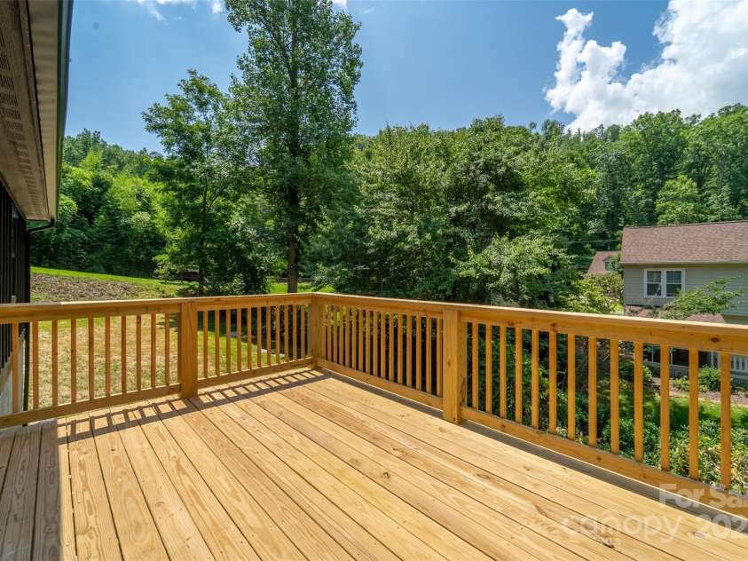 22 Crossing Lane, Sylva, NC 28779.  MLS# CAR4281247, YatesRealty ID 26217. 