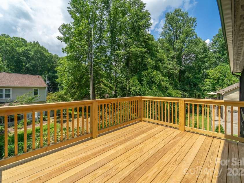 22 Crossing Lane, Sylva, NC 28779.  MLS# CAR4281247, YatesRealty ID 26217. 