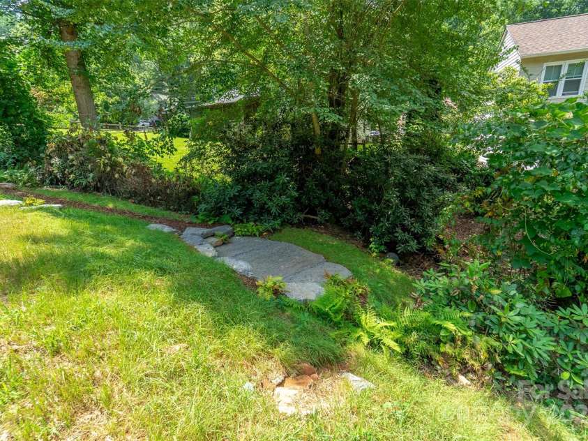 22 Crossing Lane, Sylva, NC 28779.  MLS# CAR4281247, YatesRealty ID 26217. 