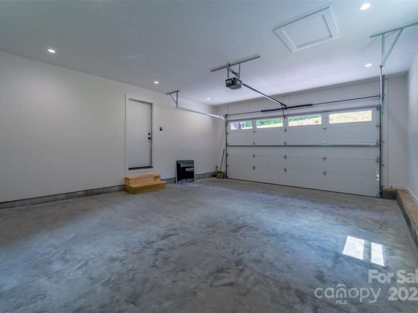 22 Crossing Lane, Sylva, NC 28779.  MLS# CAR4281247, YatesRealty ID 26217. 