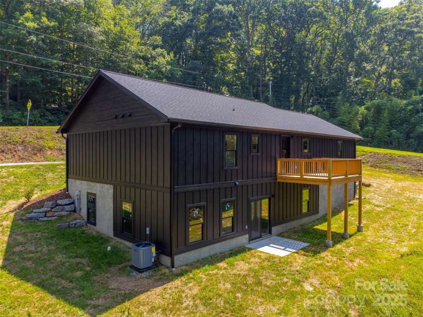 22 Crossing Lane, Sylva, NC 28779.  MLS# CAR4281247, YatesRealty ID 26217. 