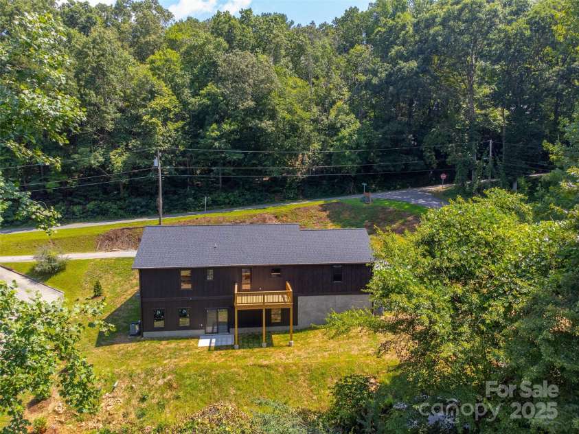 22 Crossing Lane, Sylva, NC 28779.  MLS# CAR4281247, YatesRealty ID 26217. 