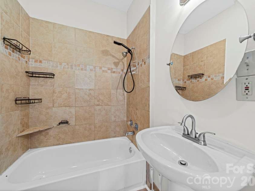 1866 Hilltop Circle, Gastonia, NC 28054.  MLS# CAR4355315, YatesRealty ID 26218. Bathroom