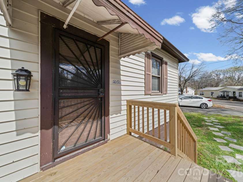 1866 Hilltop Circle, Gastonia, NC 28054.  MLS# CAR4355315, YatesRealty ID 26218. Front entry door