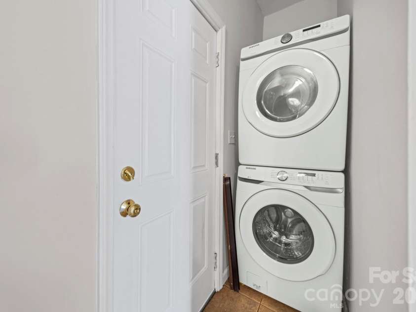 1866 Hilltop Circle, Gastonia, NC 28054.  MLS# CAR4355315, YatesRealty ID 26218. Laundry nook in kitchen