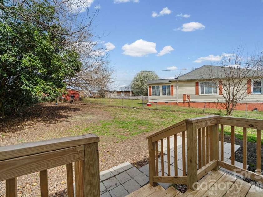 1866 Hilltop Circle, Gastonia, NC 28054.  MLS# CAR4355315, YatesRealty ID 26218. Rear facing fenced yard