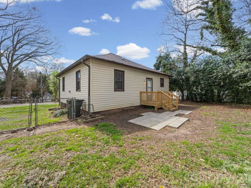 1866 Hilltop Circle, Gastonia, NC 28054.  MLS# CAR4355315, YatesRealty ID 26218. Rear paved patio