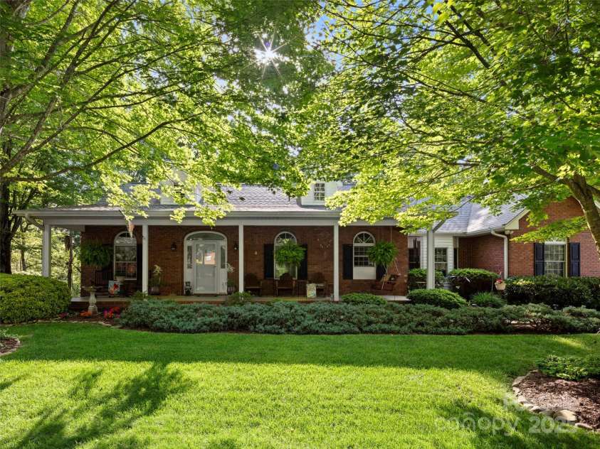 71 Dallas Drive, Hendersonville, NC 28739.  MLS# CAR4281689, YatesRealty ID 26219. 