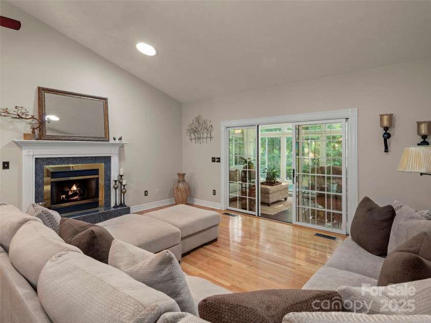 71 Dallas Drive, Hendersonville, NC 28739.  MLS# CAR4281689, YatesRealty ID 26219. 