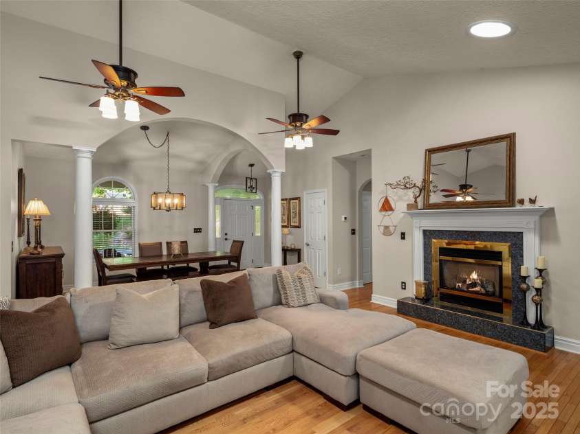 71 Dallas Drive, Hendersonville, NC 28739.  MLS# CAR4281689, YatesRealty ID 26219. 