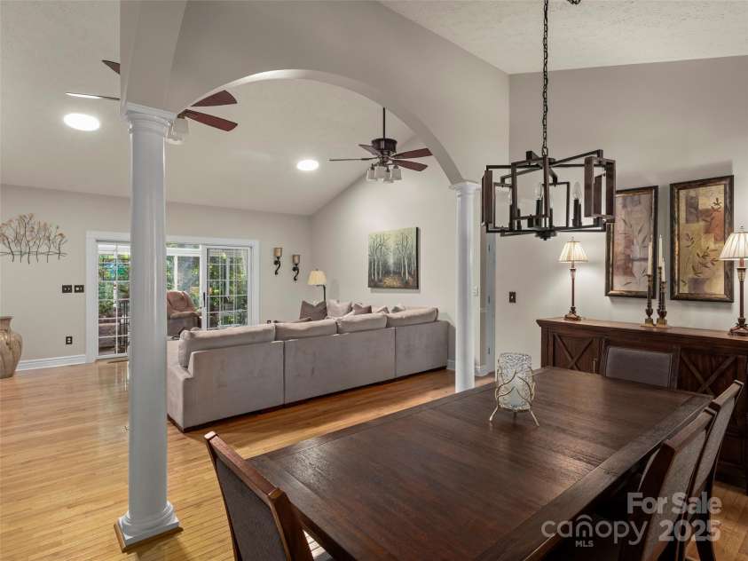 71 Dallas Drive, Hendersonville, NC 28739.  MLS# CAR4281689, YatesRealty ID 26219. 